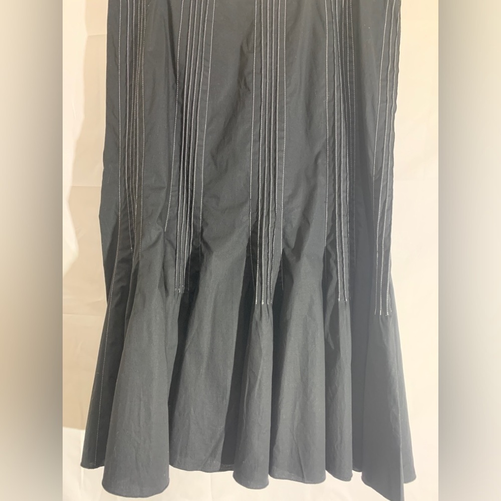 Black skirt, with white tread stitching size 14 - Picture 4 of 7